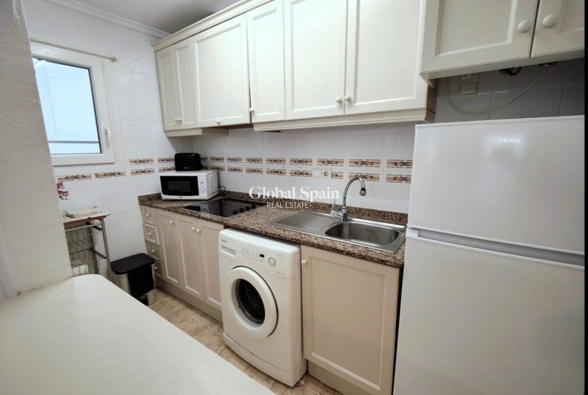 Revente - APPARTEMENT -
TORREVIEJA - Estacion de autobuses