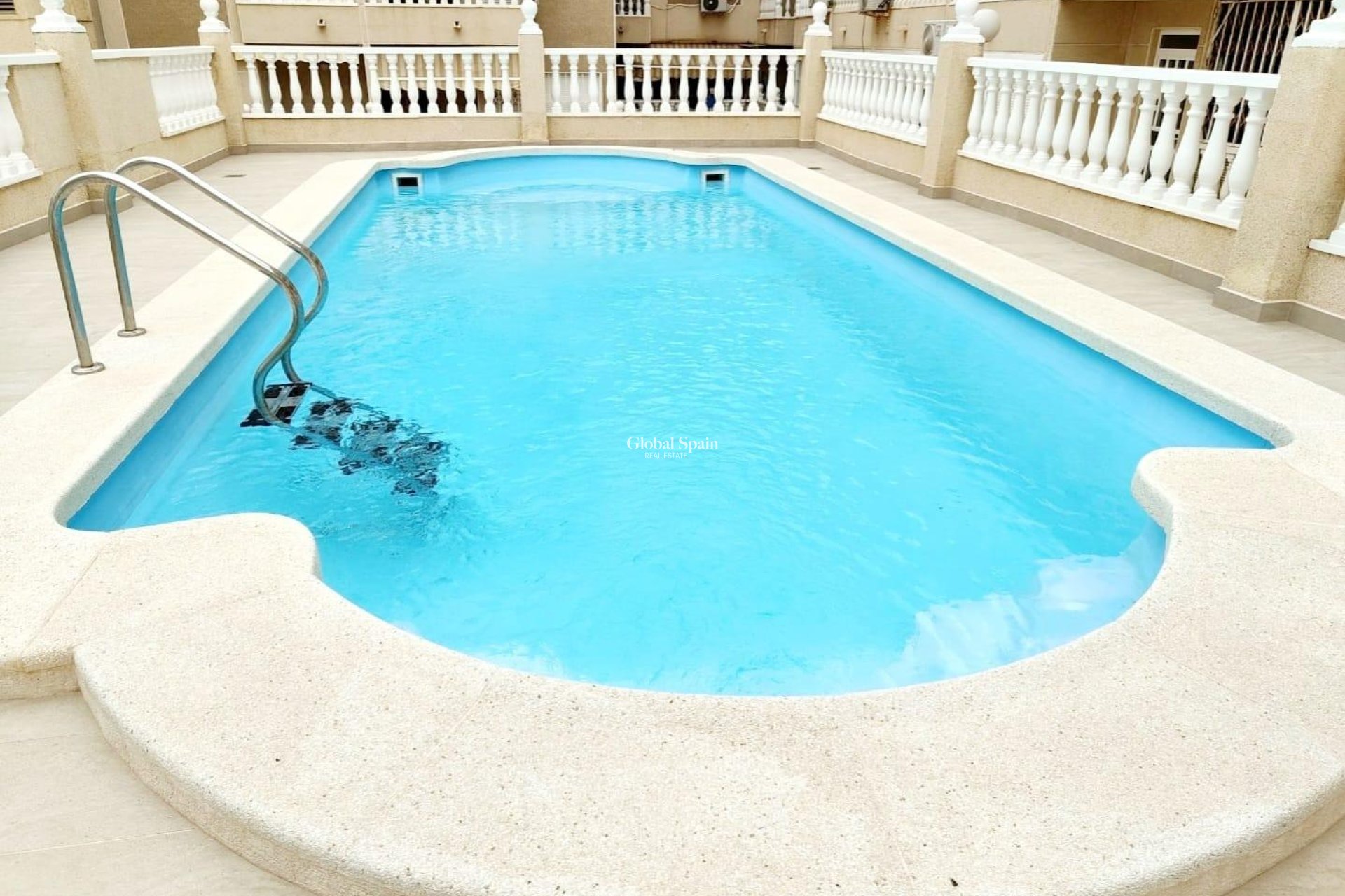 Revente - APPARTEMENT -
TORREVIEJA - Estacion de autobuses