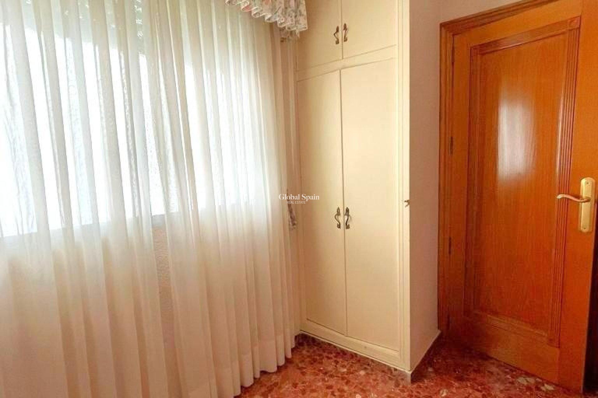 Revente - APPARTEMENT -
TORREVIEJA - Estacion de autobuses