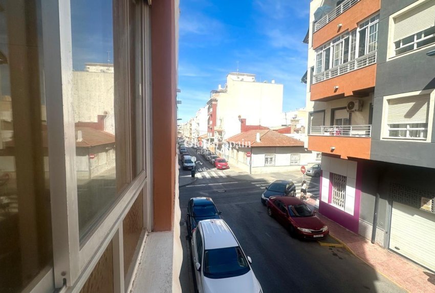 Revente - APPARTEMENT -
TORREVIEJA - Estacion de autobuses