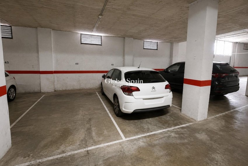 Revente - APPARTEMENT -
TORREVIEJA - Estacion de autobuses