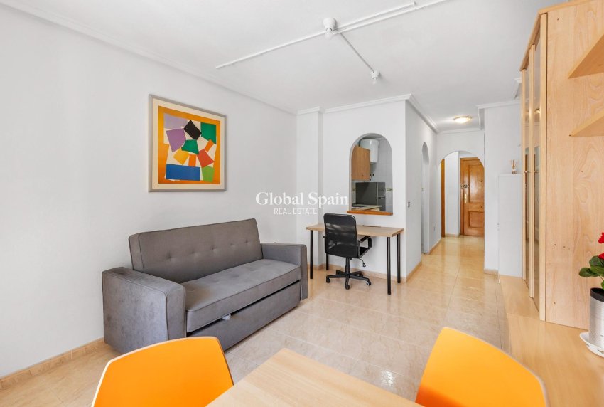 Revente - APPARTEMENT -
TORREVIEJA - Estacion de autobuses