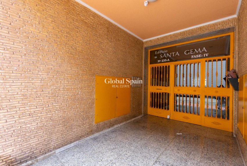 Revente - APPARTEMENT -
TORREVIEJA - Estacion de autobuses