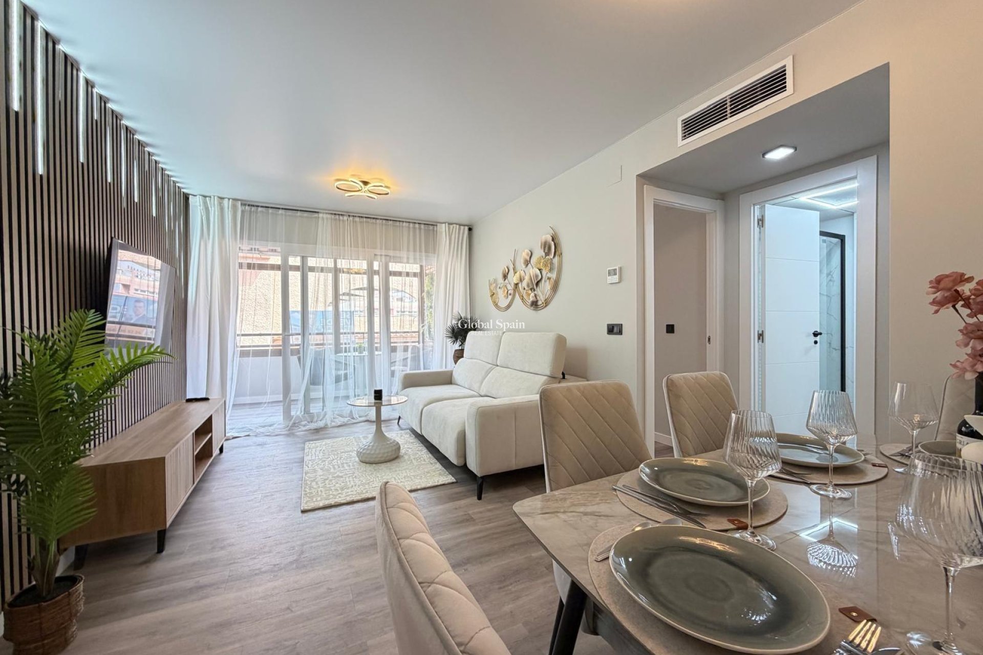Revente - APPARTEMENT -
TORREVIEJA - Estacion de autobuses