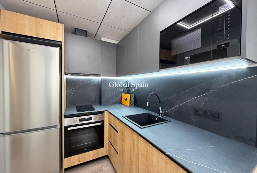 Revente - APPARTEMENT -
TORREVIEJA - Estacion de autobuses