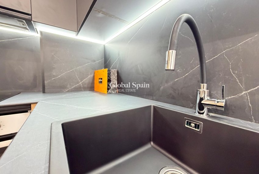 Revente - APPARTEMENT -
TORREVIEJA - Estacion de autobuses