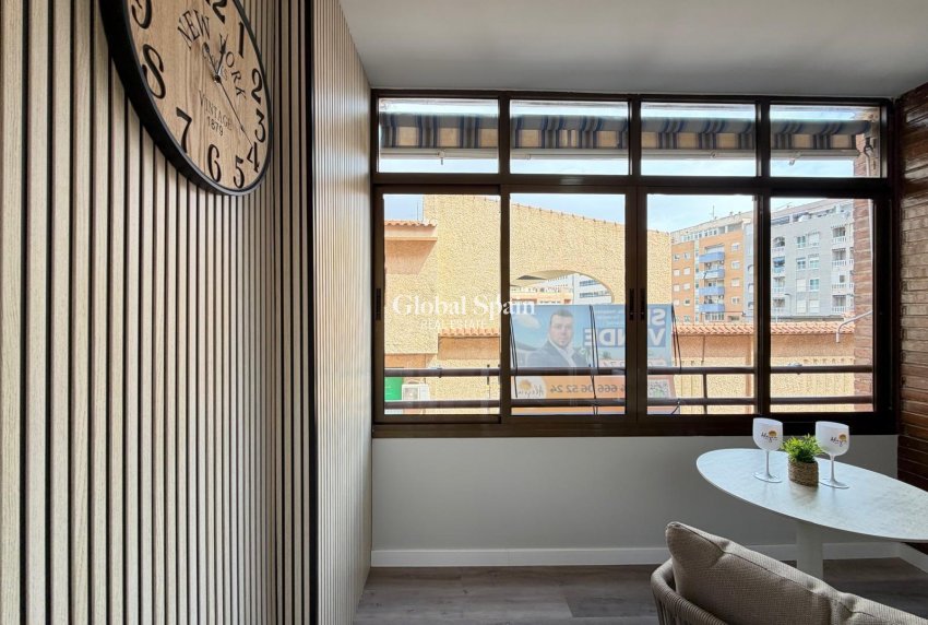 Revente - APPARTEMENT -
TORREVIEJA - Estacion de autobuses