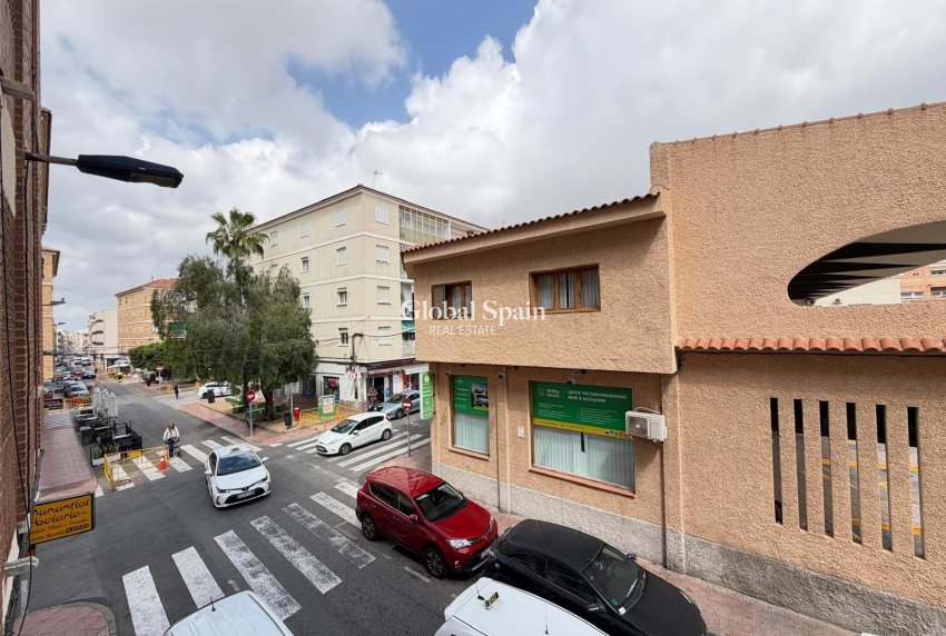 Revente - APPARTEMENT -
TORREVIEJA - Estacion de autobuses