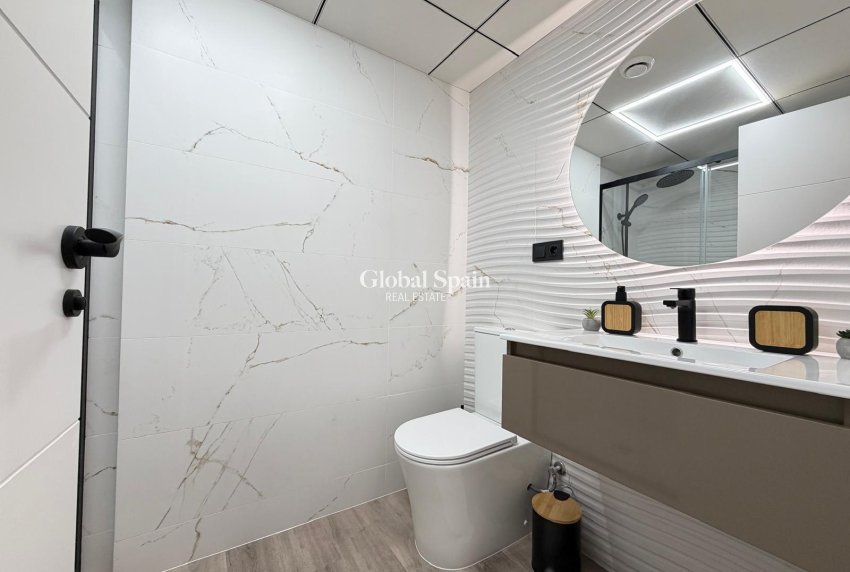 Revente - APPARTEMENT -
TORREVIEJA - Estacion de autobuses