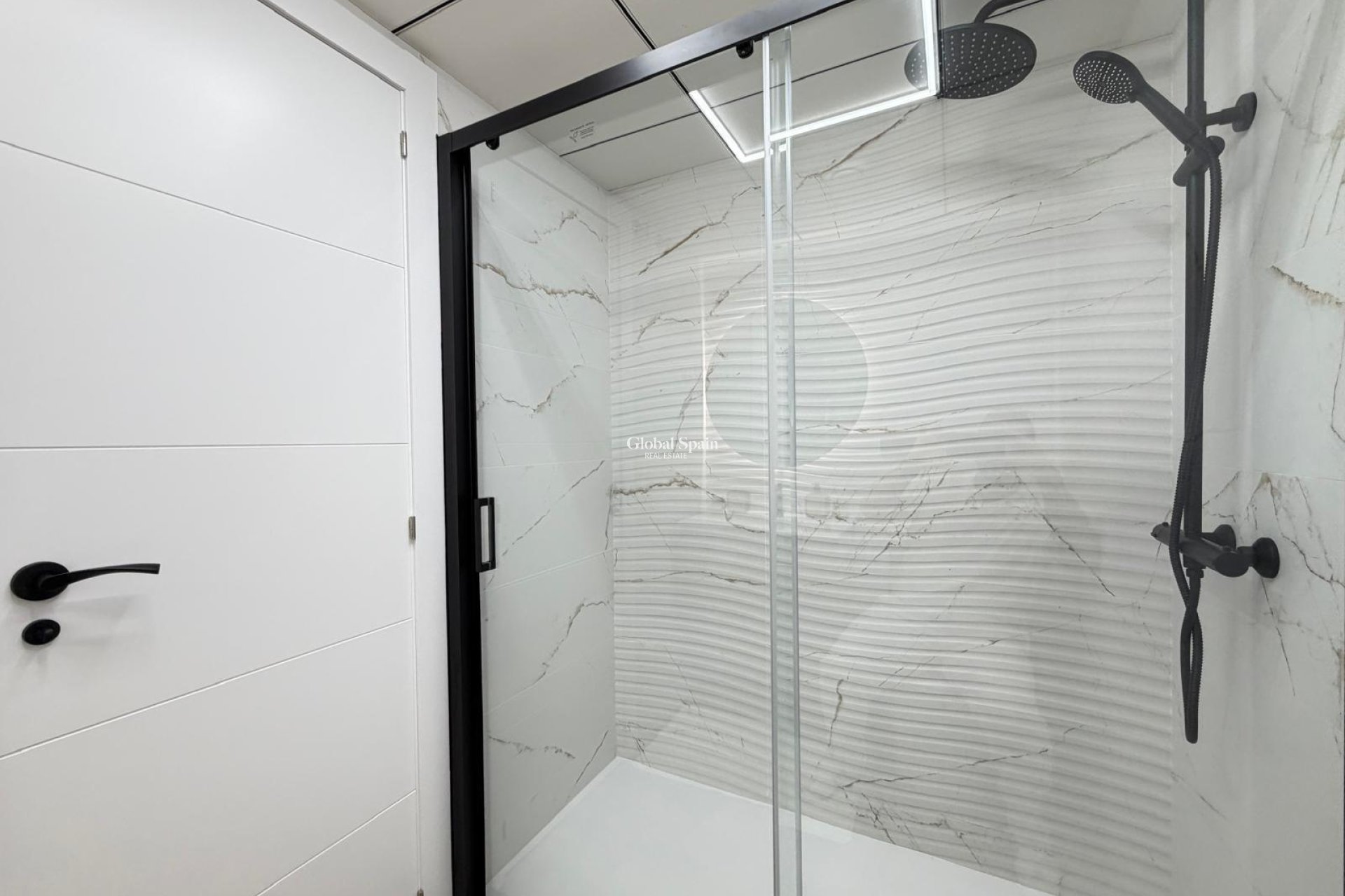 Revente - APPARTEMENT -
TORREVIEJA - Estacion de autobuses