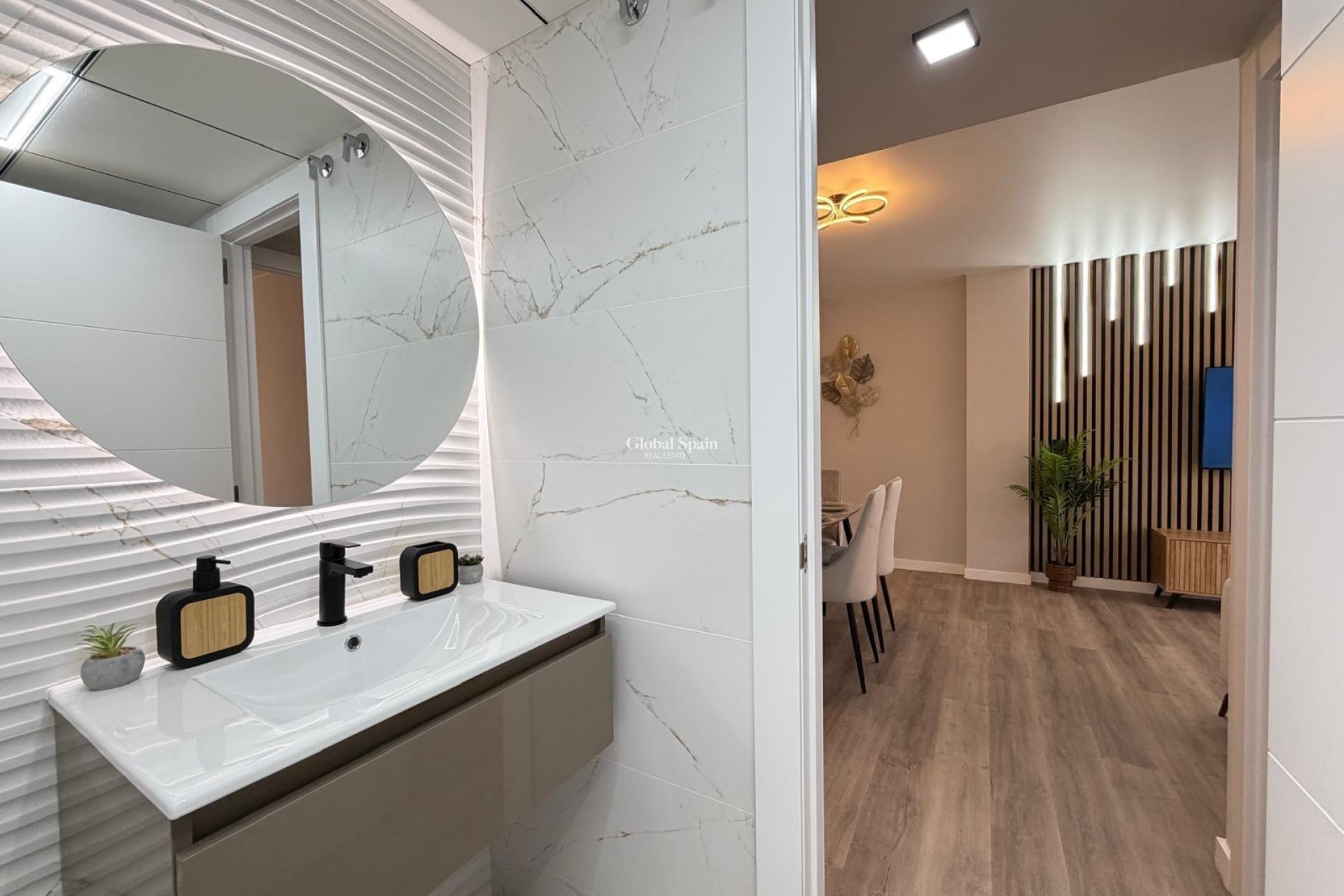 Revente - APPARTEMENT -
TORREVIEJA - Estacion de autobuses
