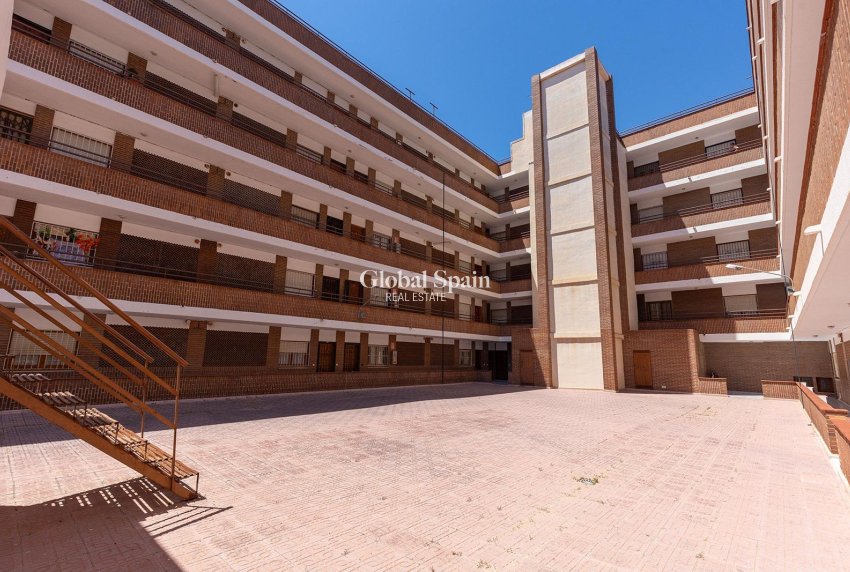Revente - APPARTEMENT -
TORREVIEJA - Estacion de autobuses