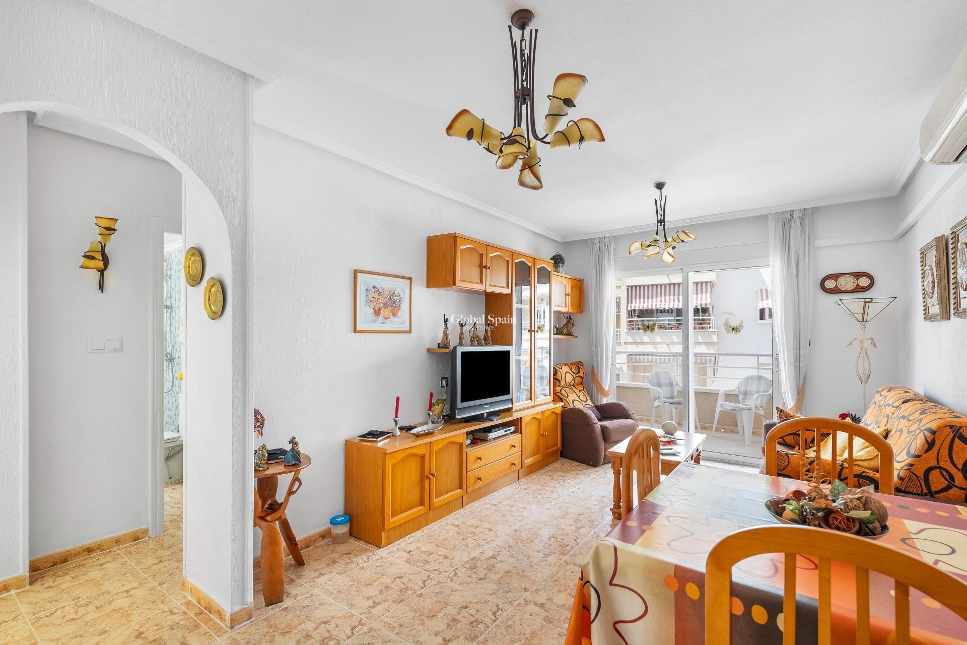 Revente - APPARTEMENT -
TORREVIEJA - Estacion de autobuses