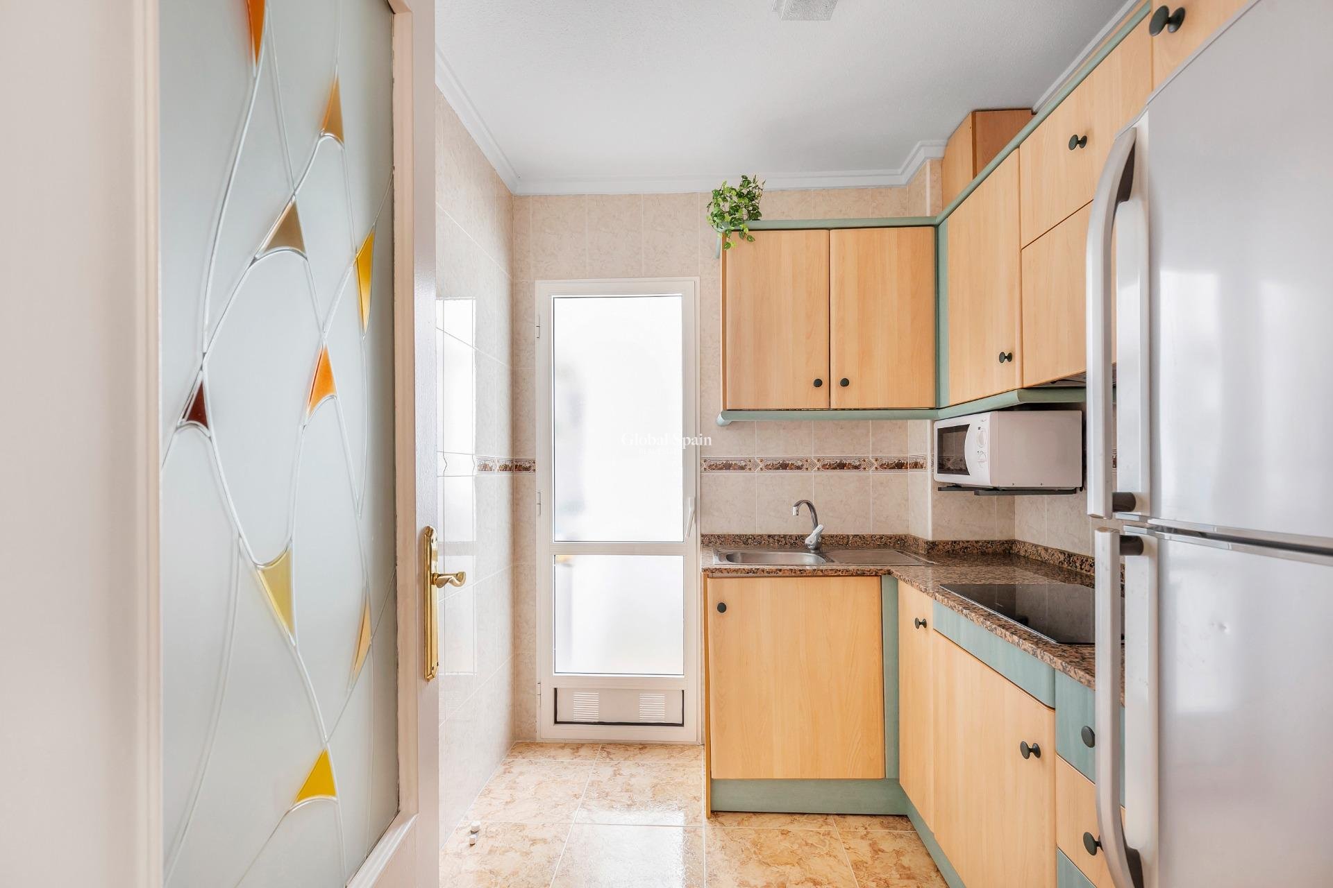 Revente - APPARTEMENT -
TORREVIEJA - Estacion de autobuses