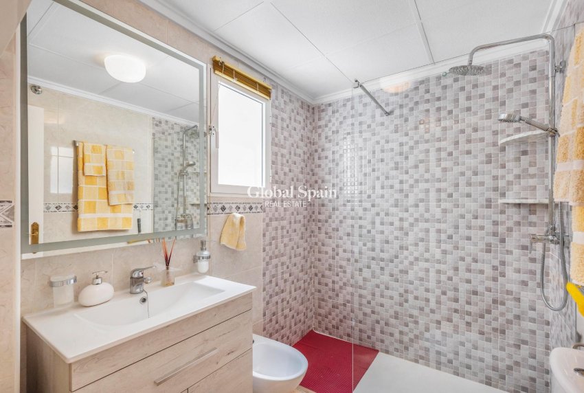 Revente - APPARTEMENT -
TORREVIEJA - Estacion de autobuses
