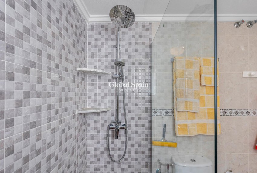 Revente - APPARTEMENT -
TORREVIEJA - Estacion de autobuses