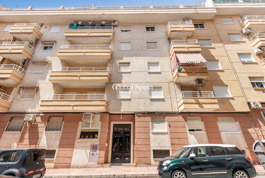 Revente - APPARTEMENT -
TORREVIEJA - Estacion de autobuses