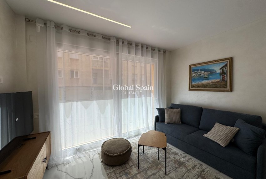 Revente - APPARTEMENT -
TORREVIEJA - Estacion de autobuses