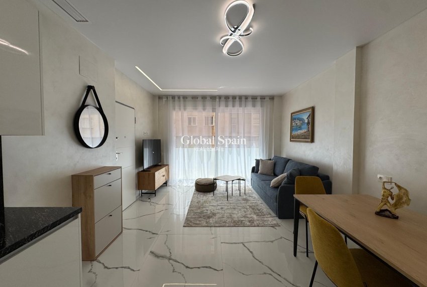Revente - APPARTEMENT -
TORREVIEJA - Estacion de autobuses