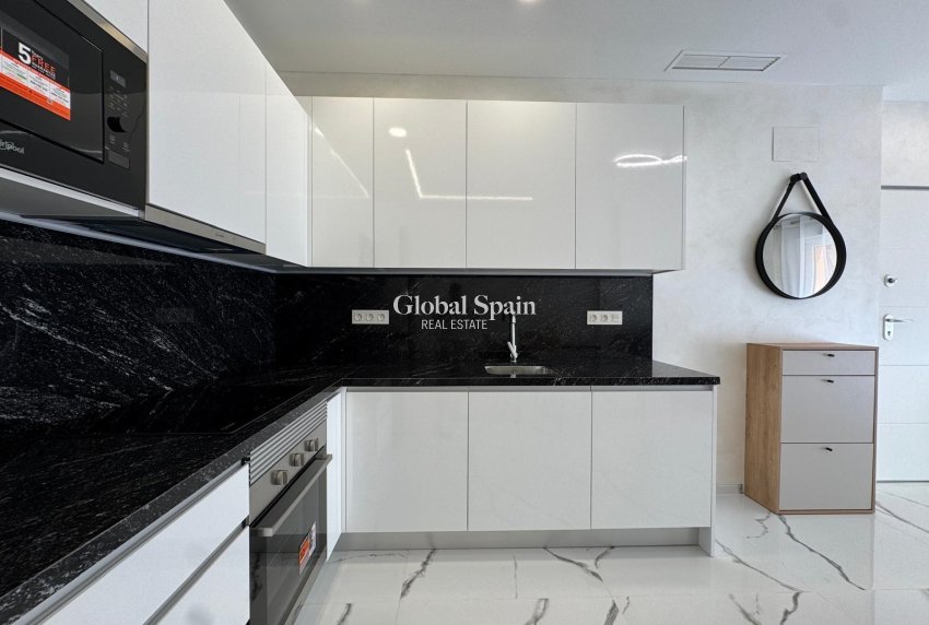 Revente - APPARTEMENT -
TORREVIEJA - Estacion de autobuses