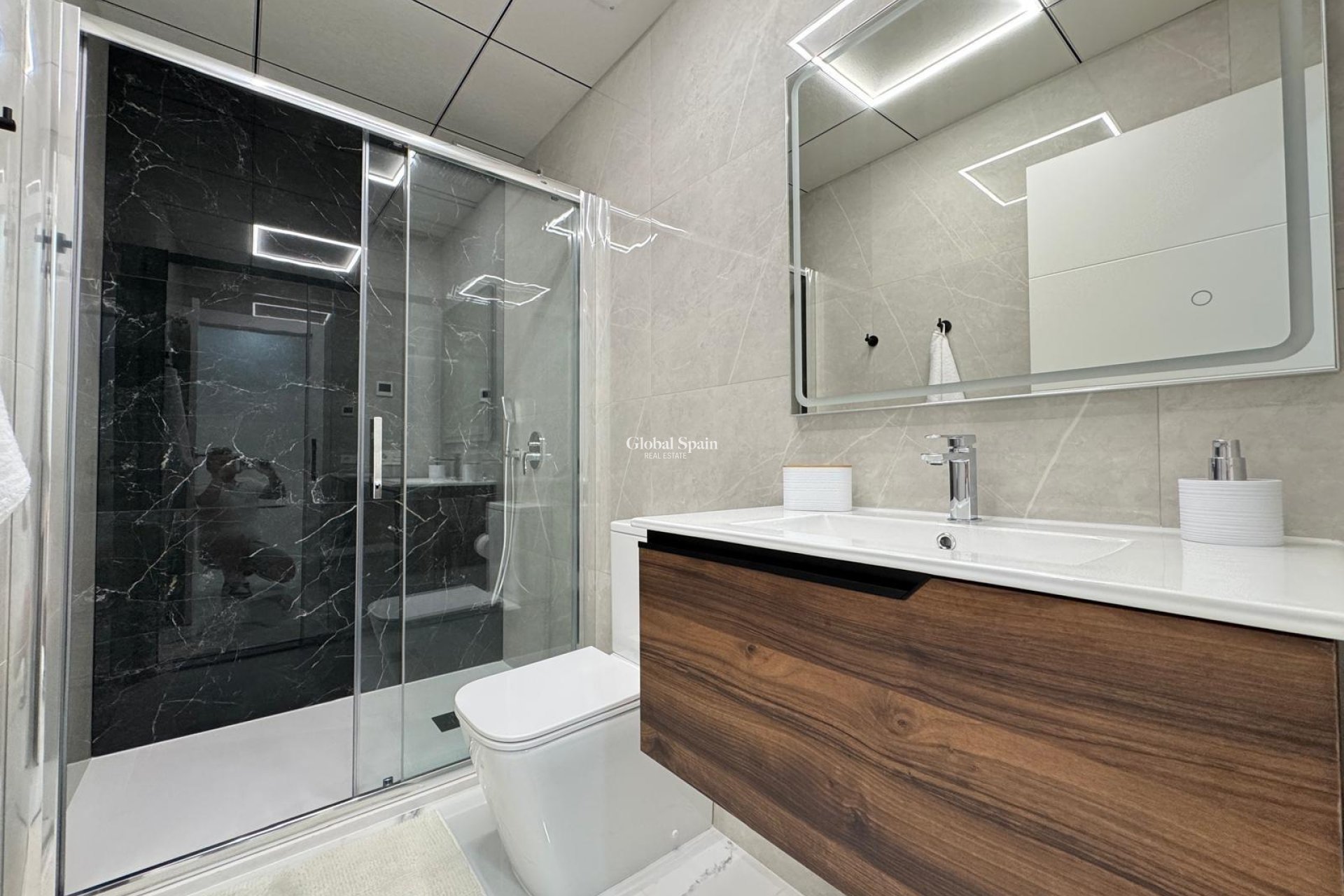 Revente - APPARTEMENT -
TORREVIEJA - Estacion de autobuses