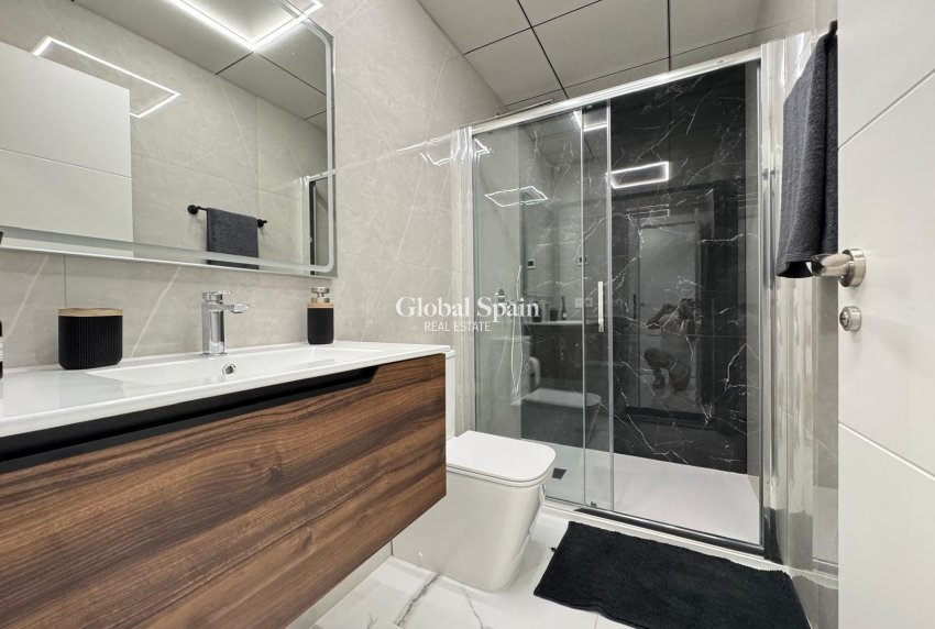 Revente - APPARTEMENT -
TORREVIEJA - Estacion de autobuses