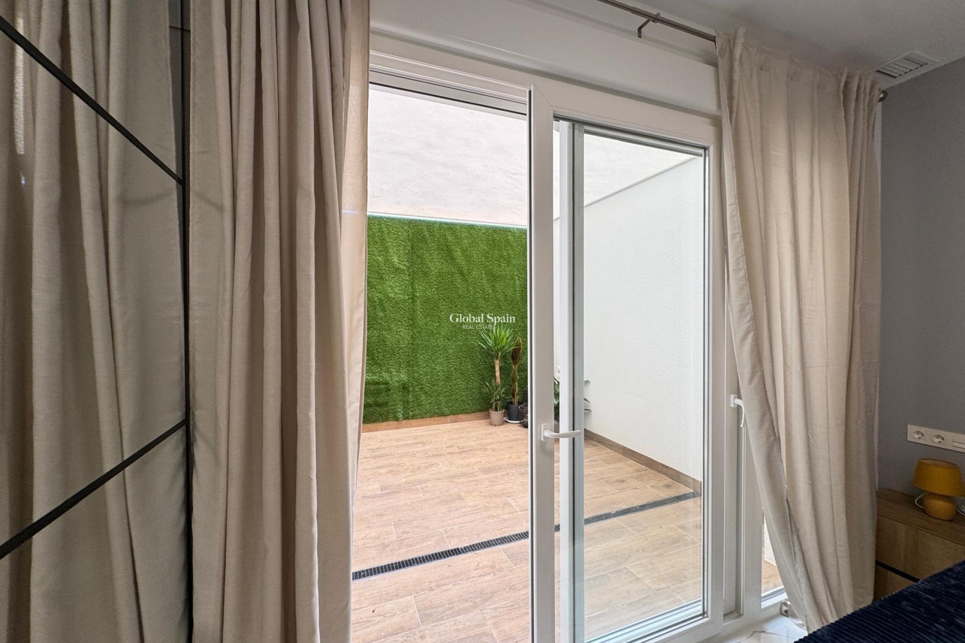 Revente - APPARTEMENT -
TORREVIEJA - Estacion de autobuses