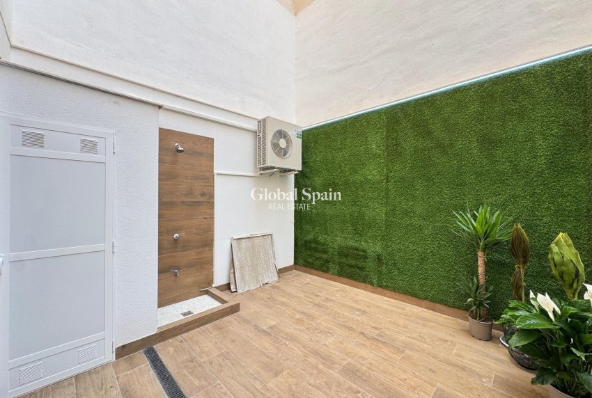 Revente - APPARTEMENT -
TORREVIEJA - Estacion de autobuses
