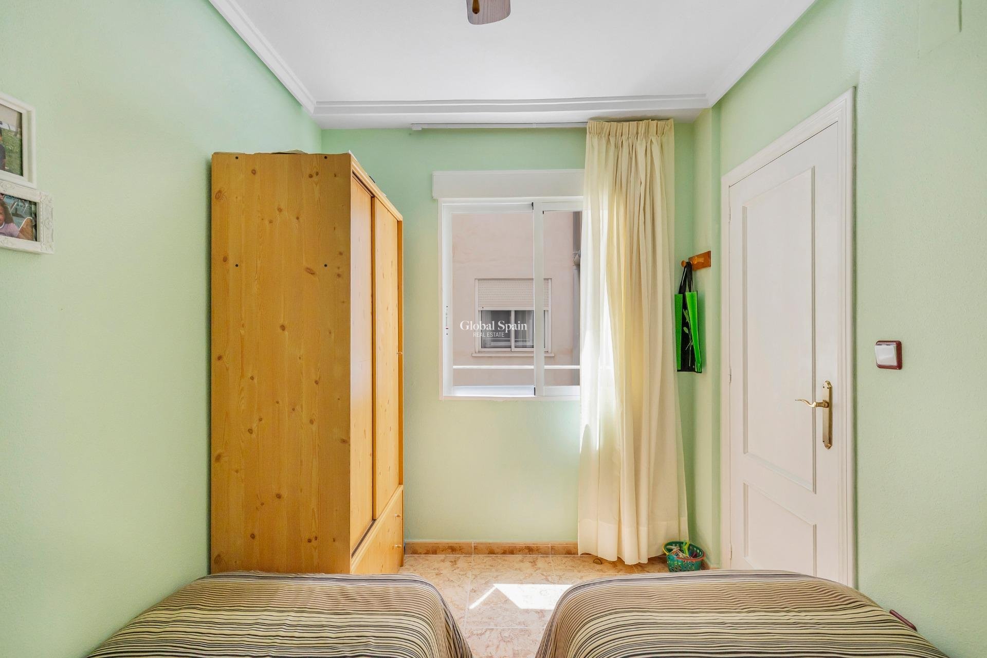 Revente - APPARTEMENT -
TORREVIEJA - Estacion de autobuses