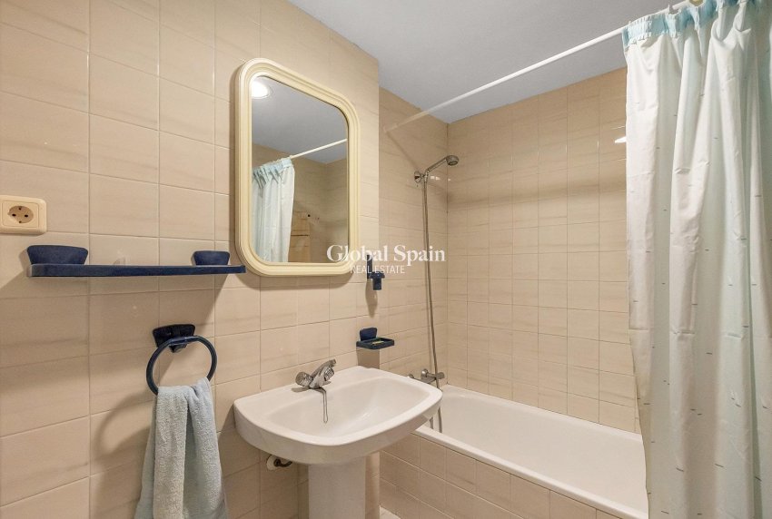 Revente - APPARTEMENT -
TORREVIEJA - Estacion de autobuses