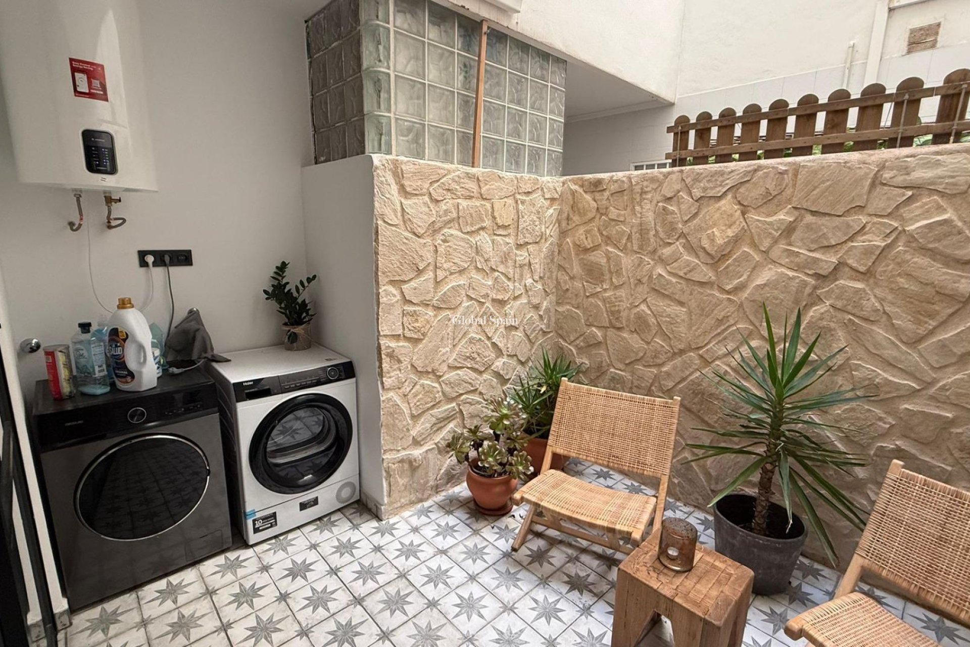 Revente - APPARTEMENT -
TORREVIEJA - Estacion de autobuses