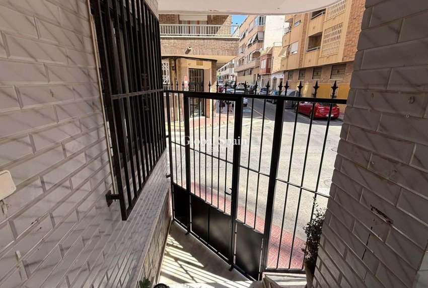 Revente - APPARTEMENT -
TORREVIEJA - Estacion de autobuses