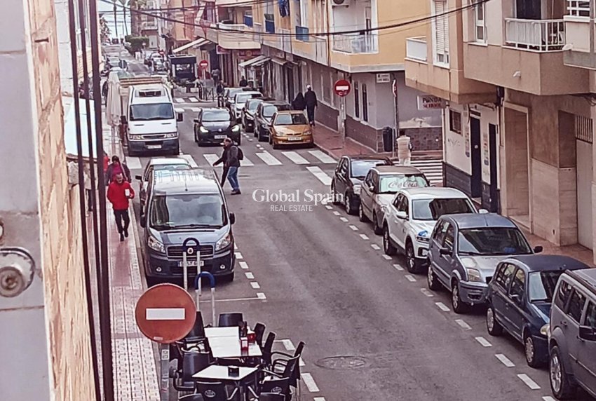 Revente - APPARTEMENT -
TORREVIEJA - Estacion de autobuses