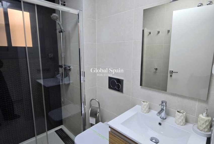 Revente - APPARTEMENT -
TORREVIEJA - Estacion de autobuses