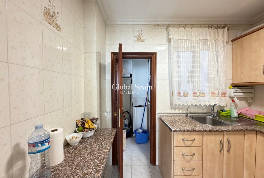 Revente - APPARTEMENT -
TORREVIEJA - Estacion de autobuses