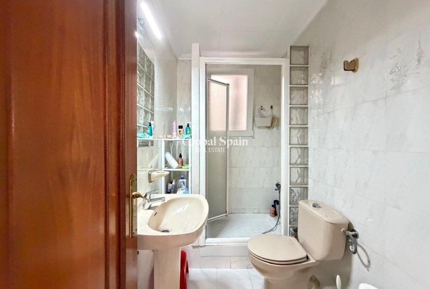 Revente - APPARTEMENT -
TORREVIEJA - Estacion de autobuses
