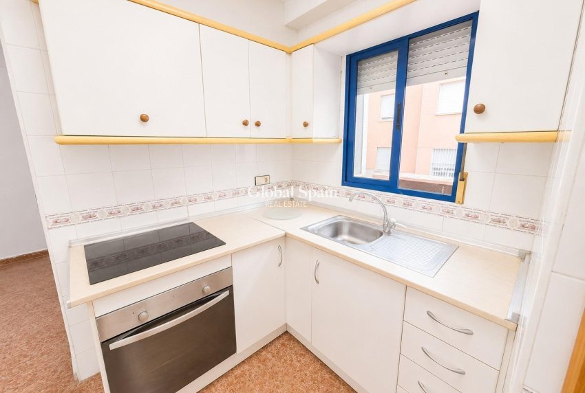 Revente - APPARTEMENT -
TORREVIEJA - Estacion de autobuses