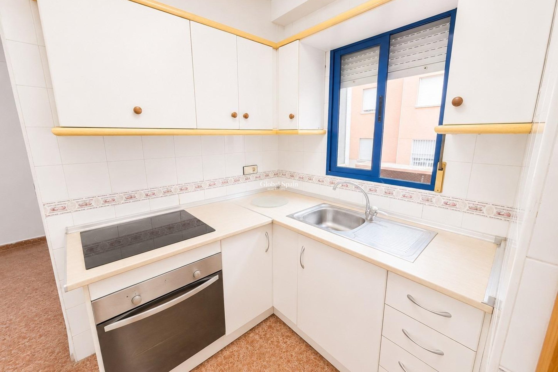 Revente - APPARTEMENT -
TORREVIEJA - Estacion de autobuses