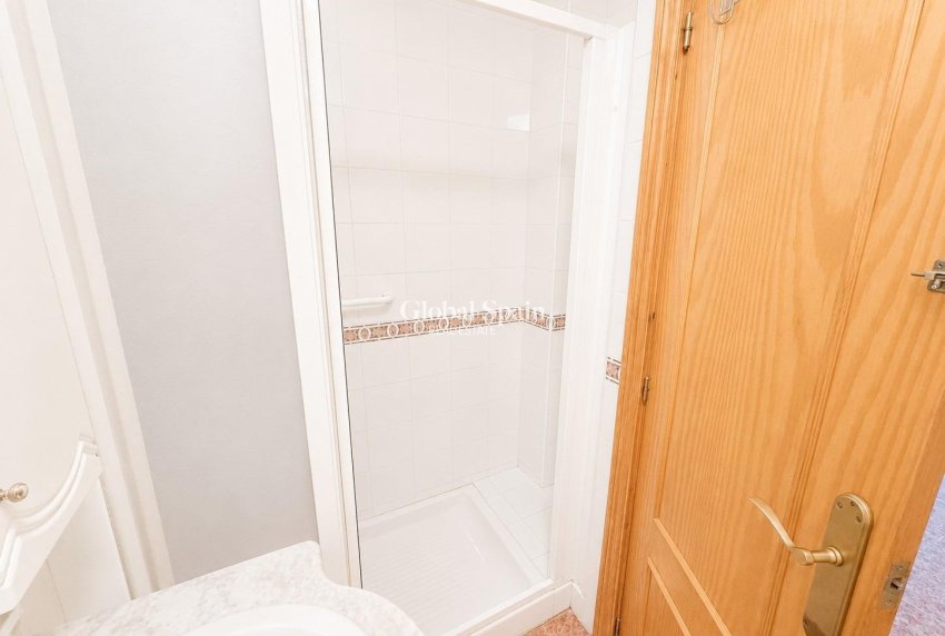 Revente - APPARTEMENT -
TORREVIEJA - Estacion de autobuses