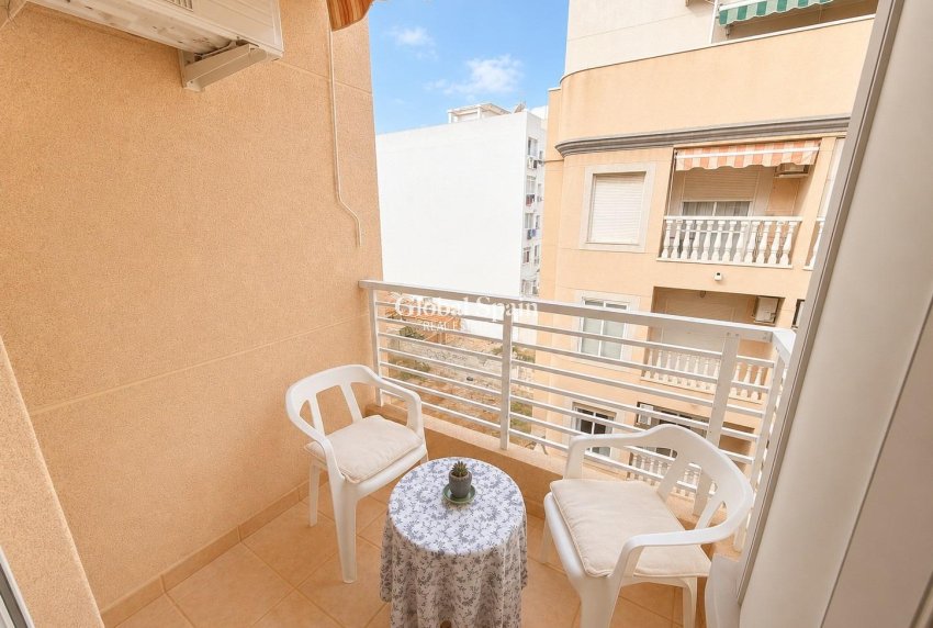 Revente - APPARTEMENT -
TORREVIEJA - Estacion de autobuses