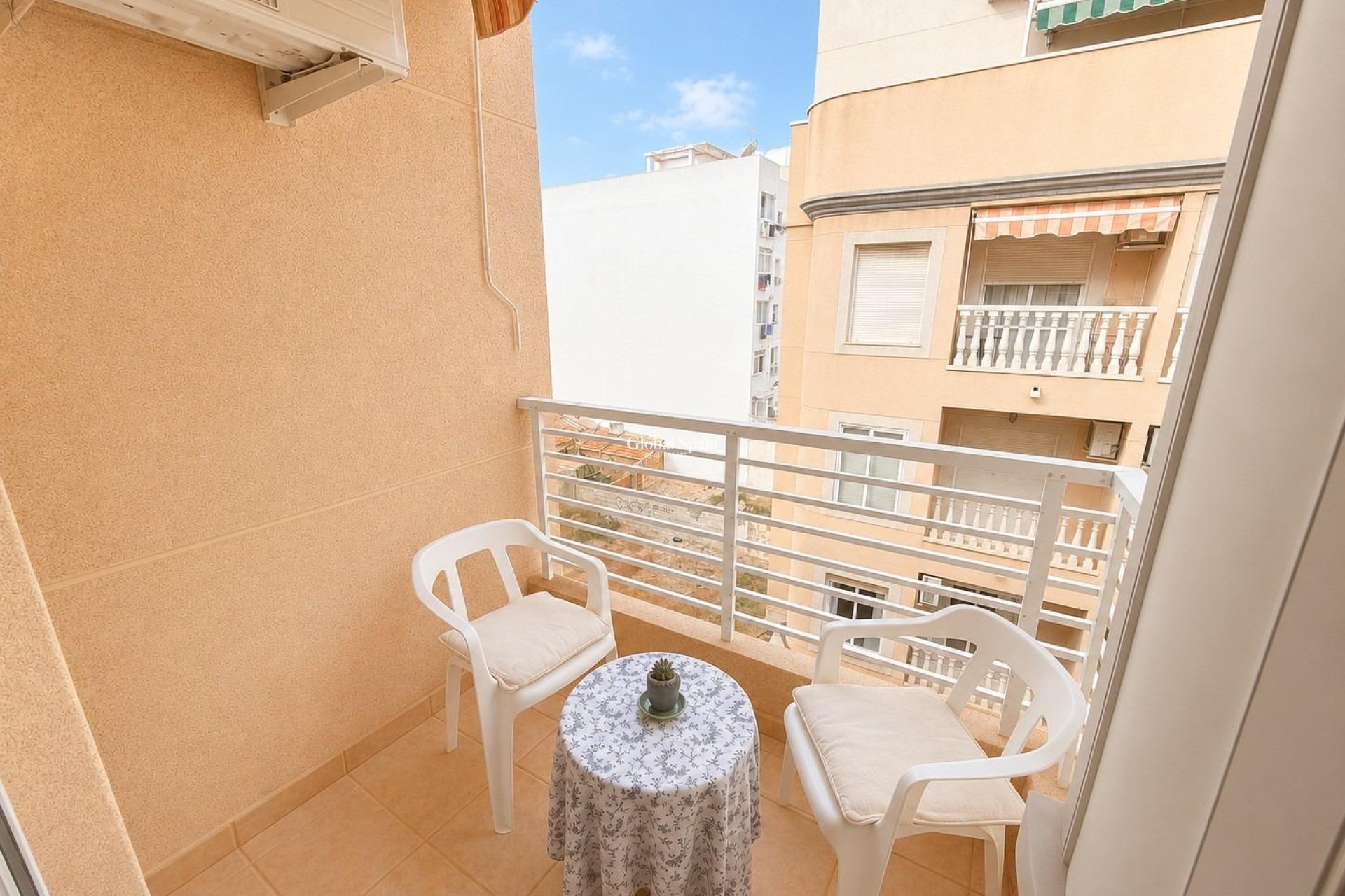 Revente - APPARTEMENT -
TORREVIEJA - Estacion de autobuses