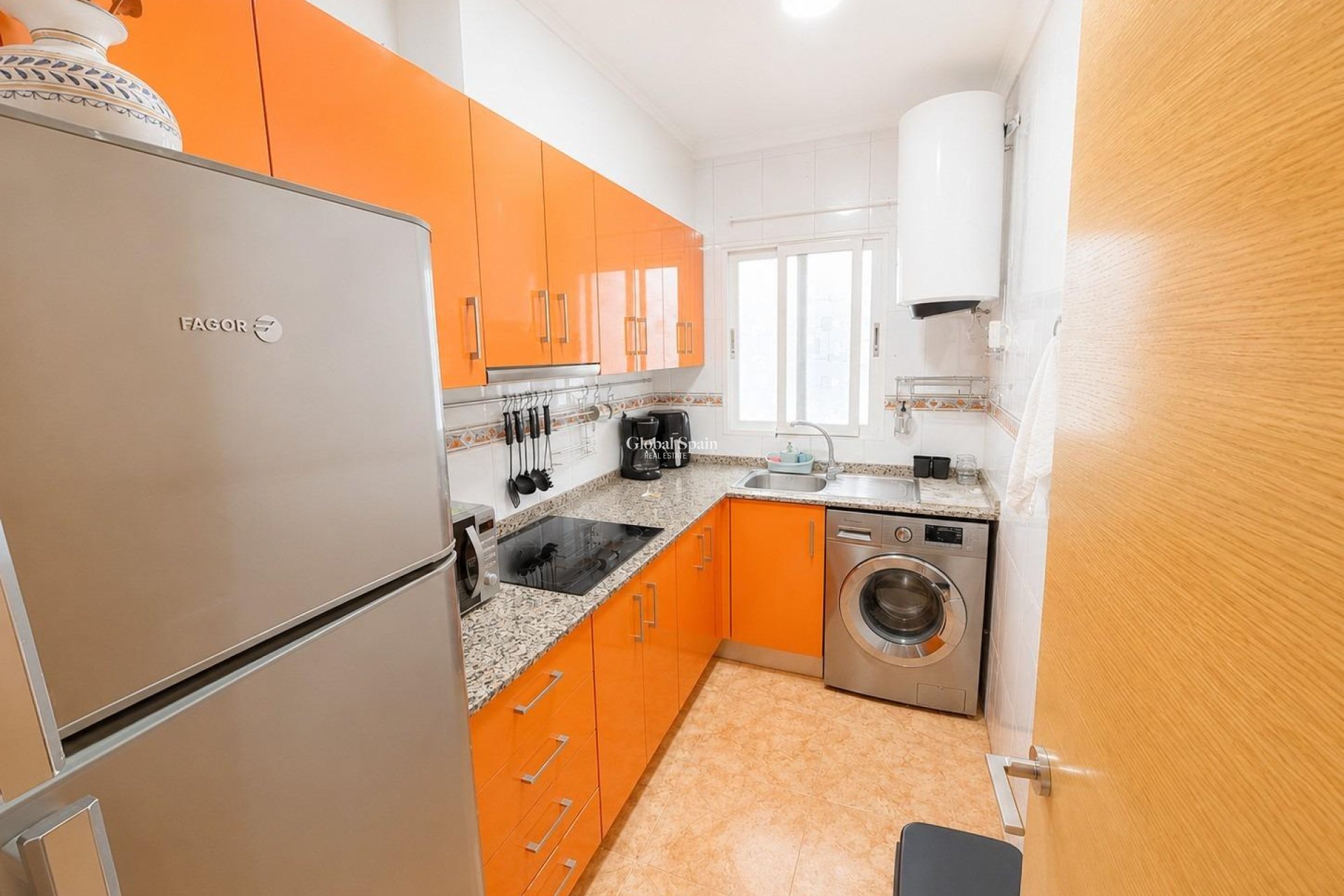Revente - APPARTEMENT -
TORREVIEJA - Estacion de autobuses