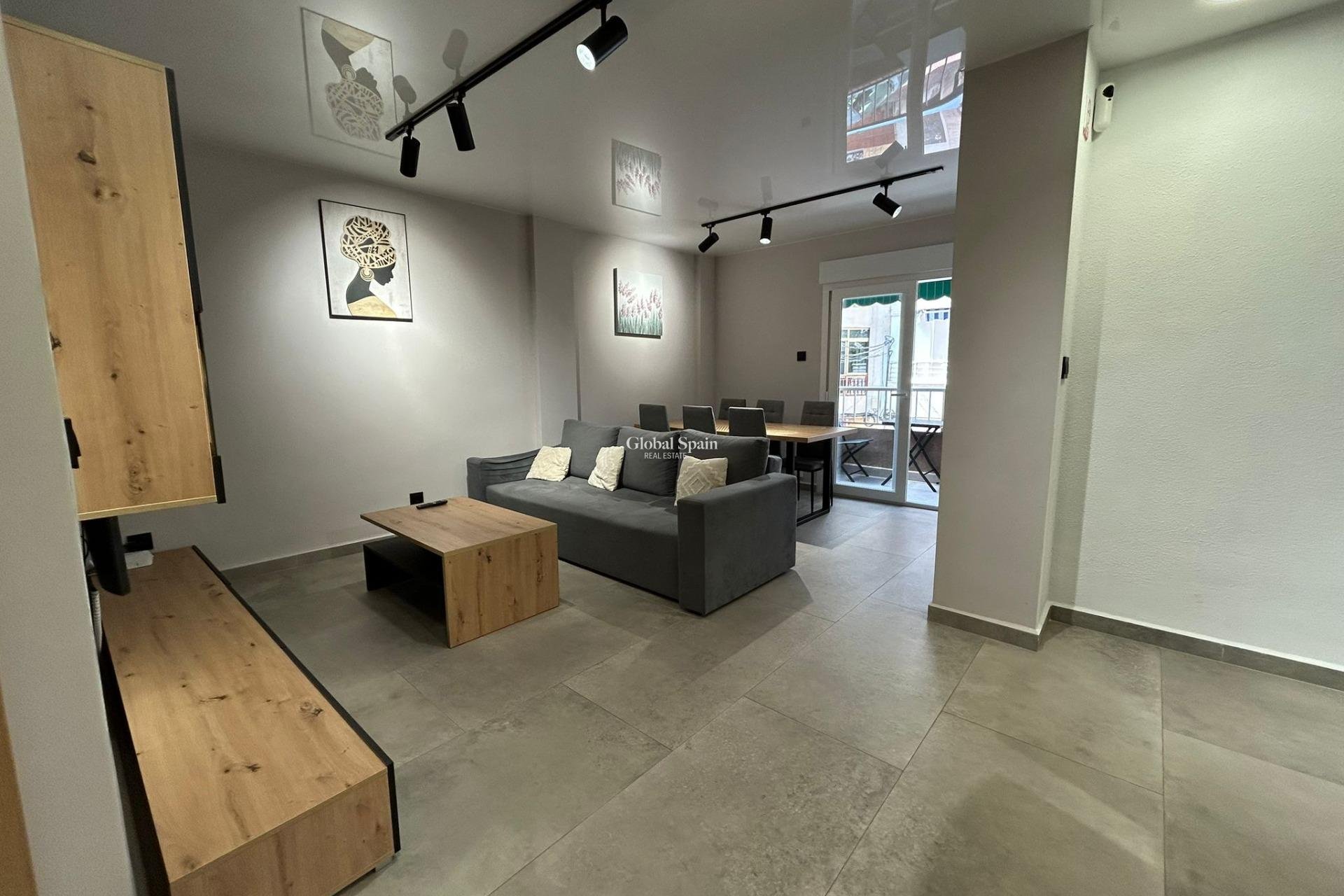 Revente - APPARTEMENT -
TORREVIEJA - Estacion de autobuses