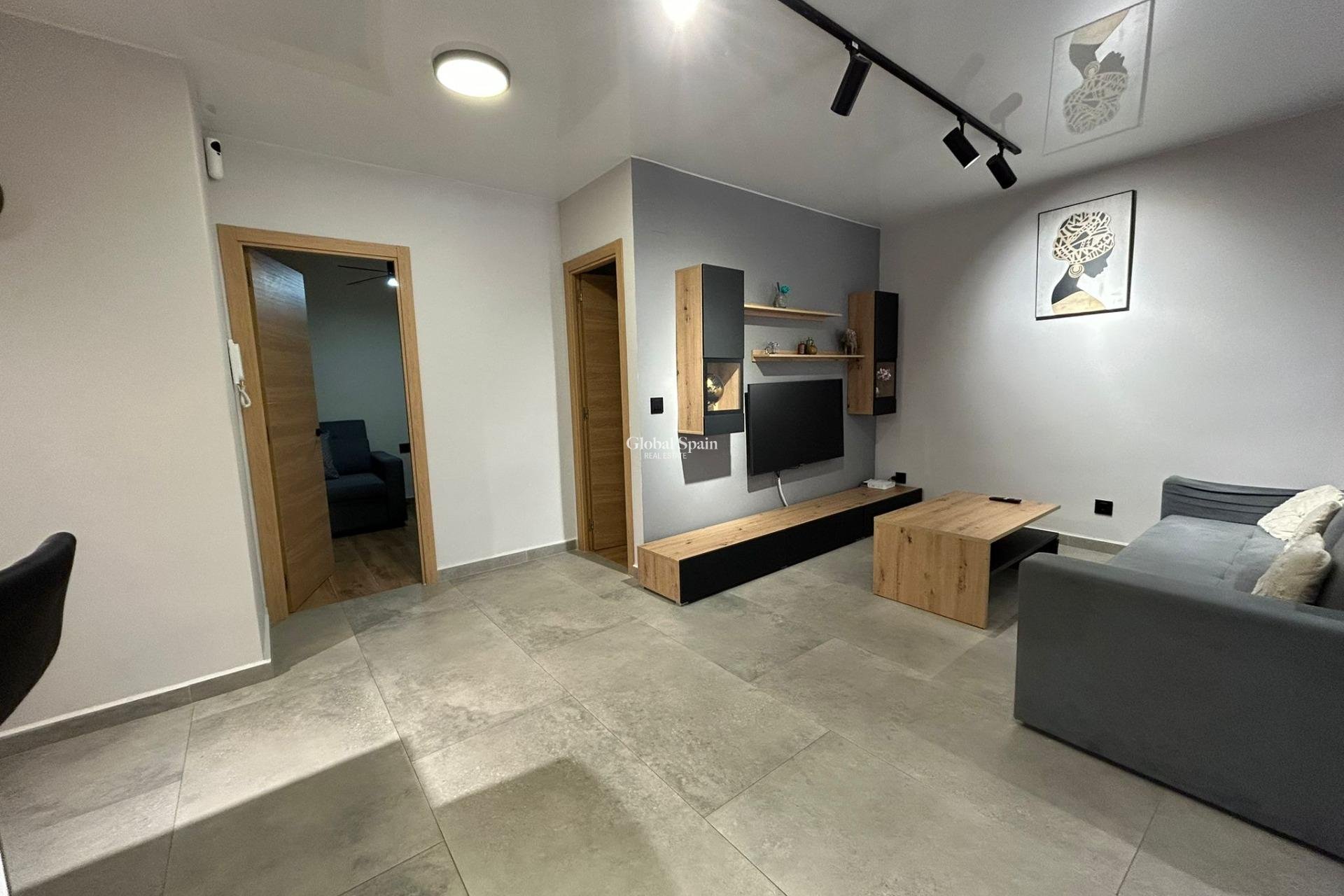 Revente - APPARTEMENT -
TORREVIEJA - Estacion de autobuses