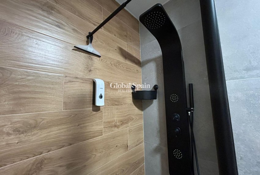 Revente - APPARTEMENT -
TORREVIEJA - Estacion de autobuses