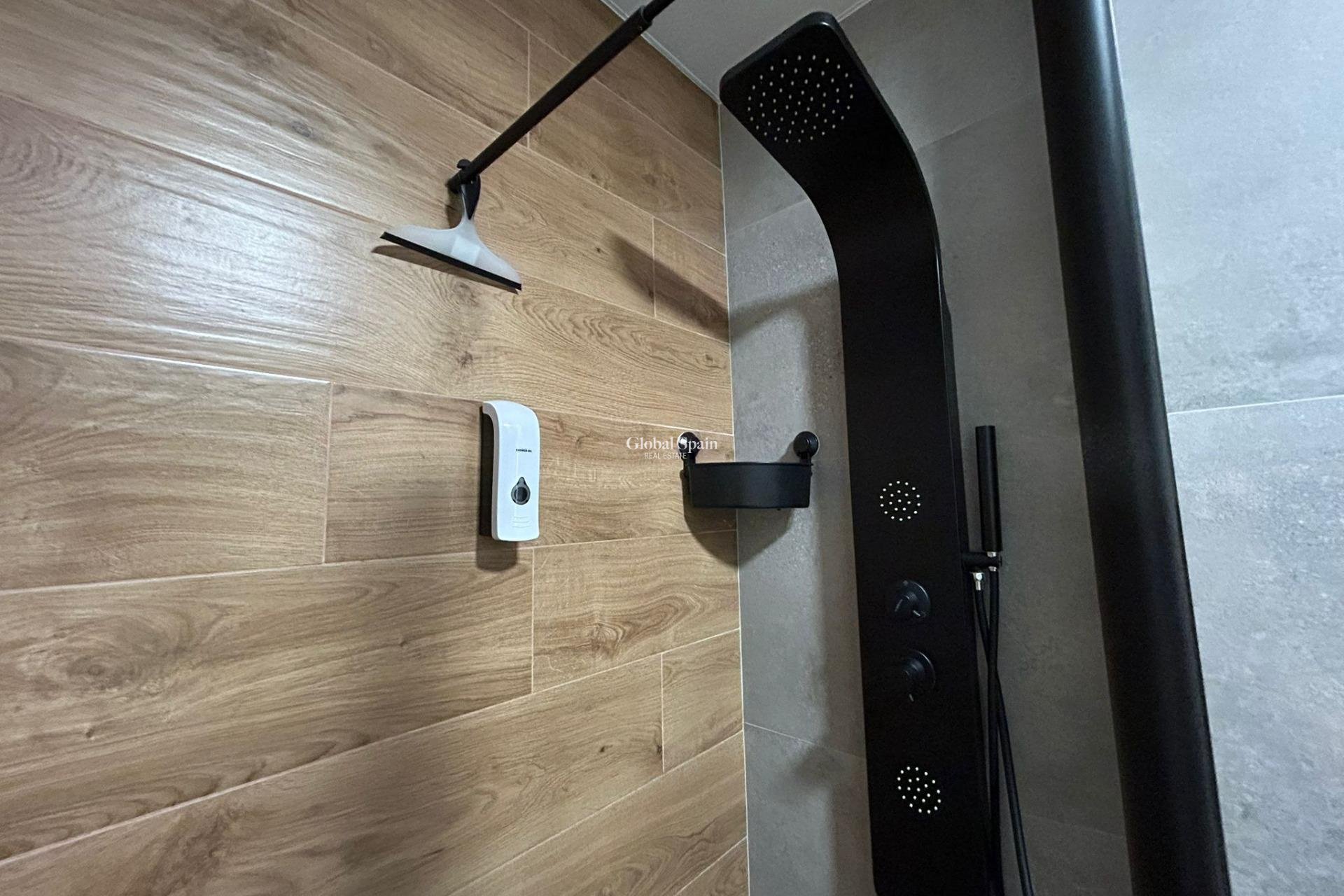Revente - APPARTEMENT -
TORREVIEJA - Estacion de autobuses