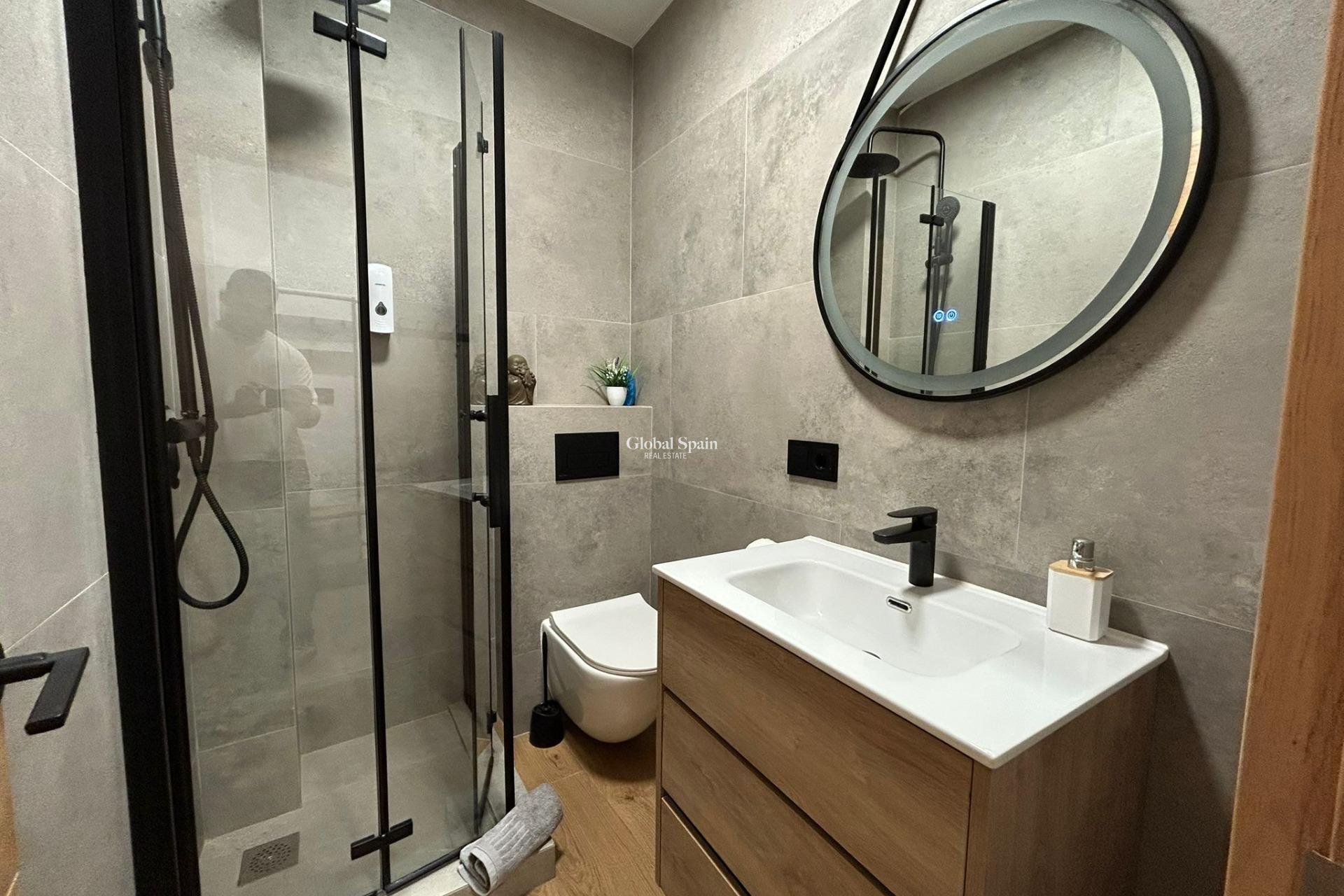 Revente - APPARTEMENT -
TORREVIEJA - Estacion de autobuses