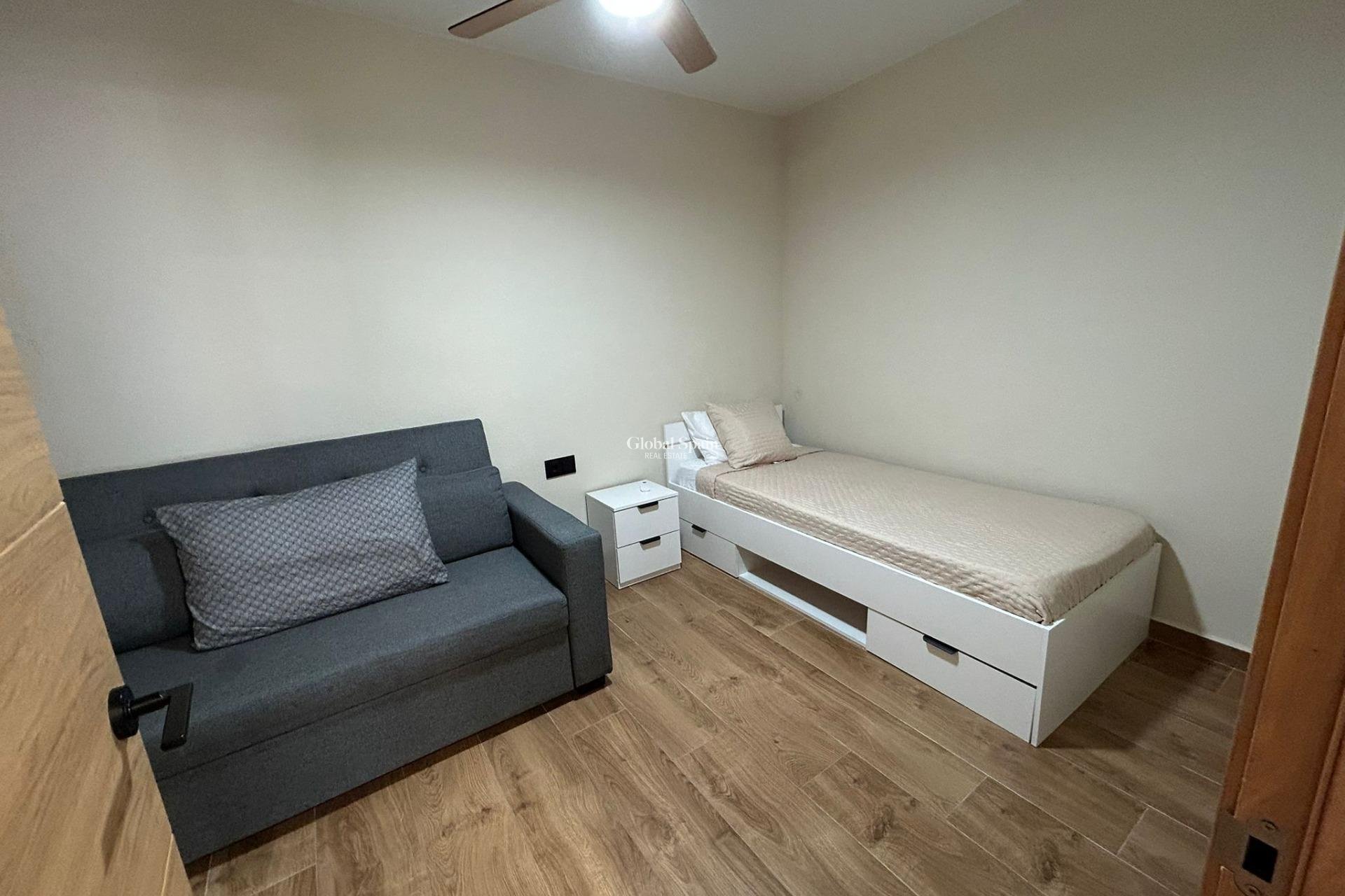 Revente - APPARTEMENT -
TORREVIEJA - Estacion de autobuses