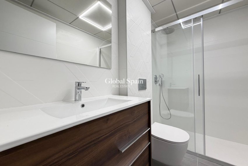 Revente - APPARTEMENT -
TORREVIEJA - Estacion de autobuses