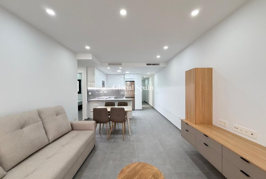 Revente - APPARTEMENT -
TORREVIEJA - Estacion de autobuses
